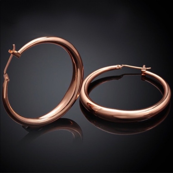 New Women’s Rose Gold Plated 1.5” Hoop Earrings - Picture 2 of 5